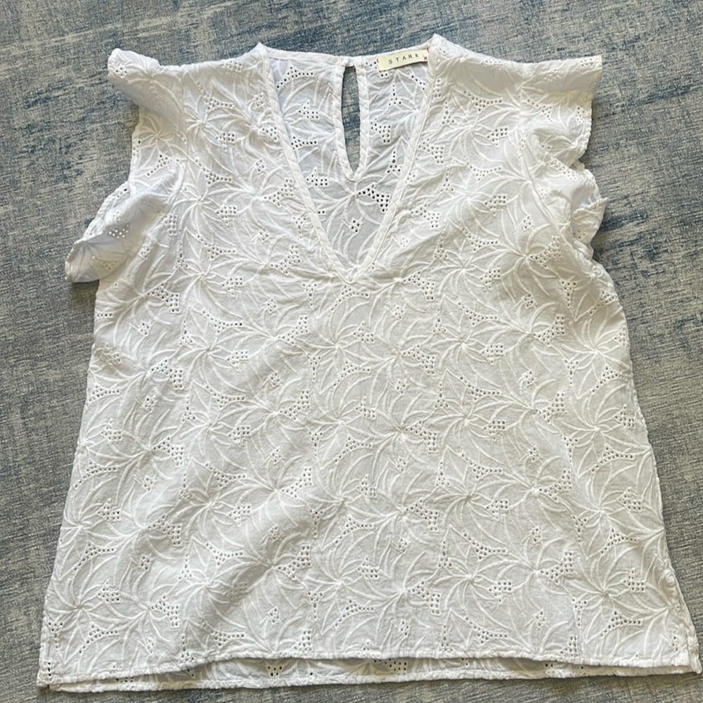 STARK X white cotton eyelet style top size M! Worn maybe 1x.
